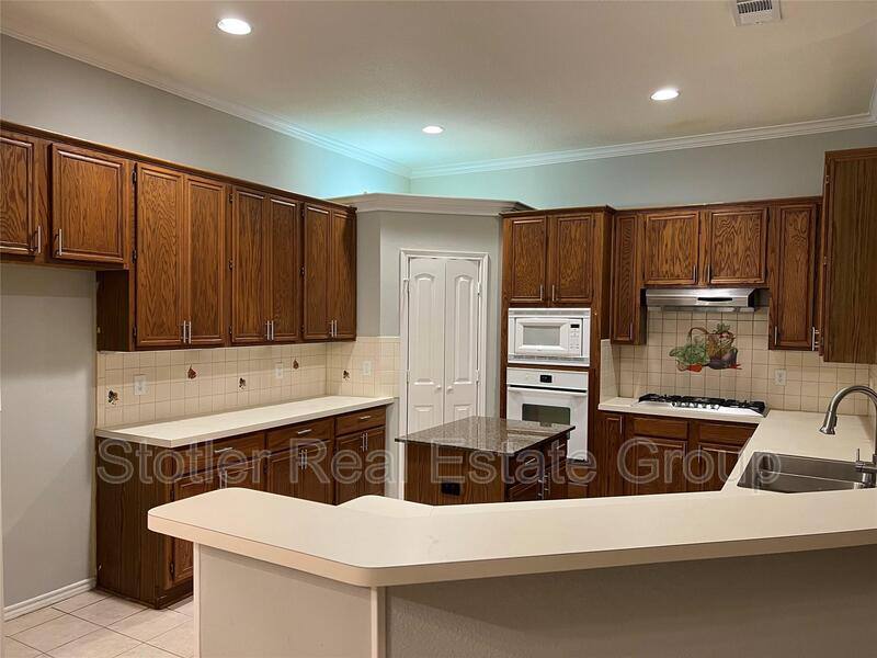 House for rent at 829 Ash Grove Lane, Desoto, TX 75115