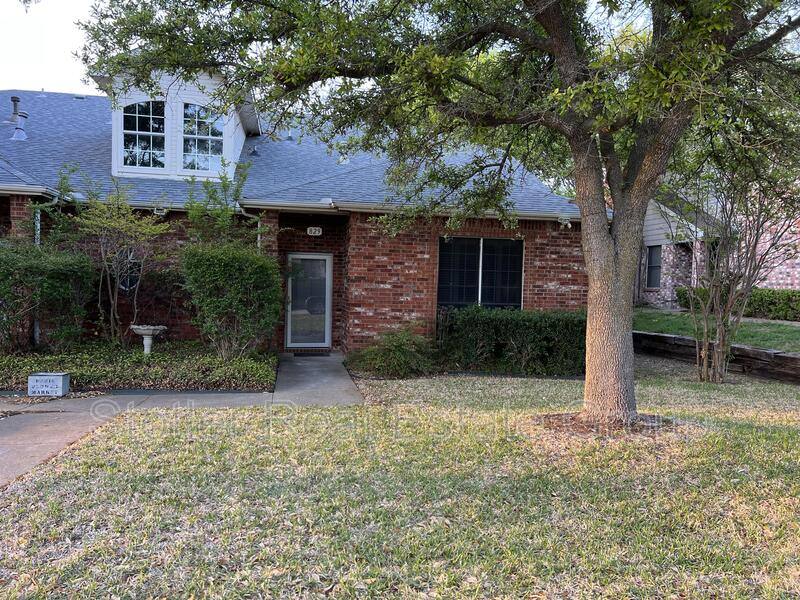 House for rent at 829 Ash Grove Lane, Desoto, TX 75115
