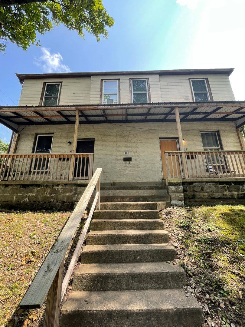 Apartment for rent at 923-925 N 9th St, Lafayette, IN 47904