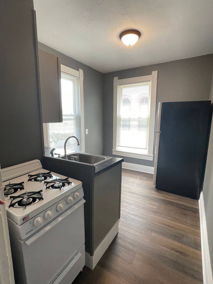 Apartment for rent at 923-925 N 9th St, Lafayette, IN 47904