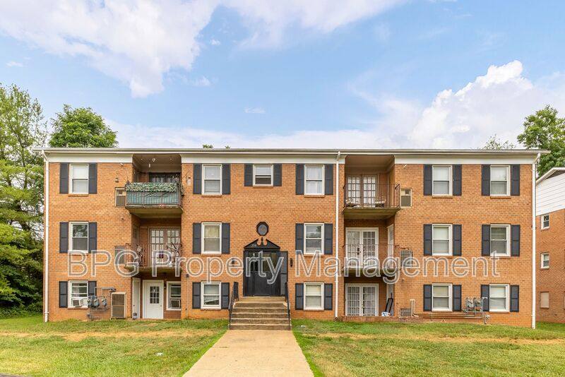 Apartment for rent at 404 Jackson St #111, Warrenton, VA 20186