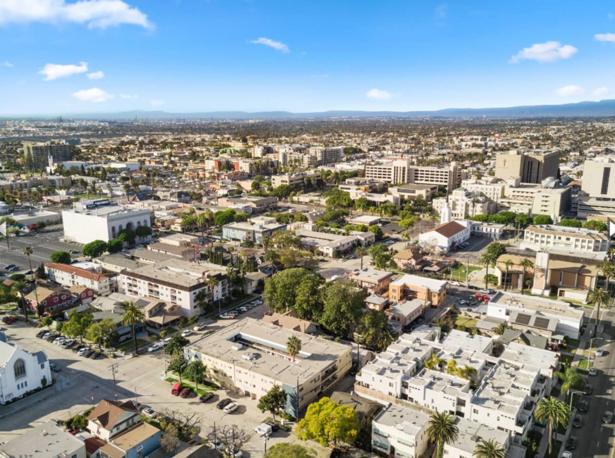 Apartment for rent at 800 Linden Ave, Long Beach, CA 90813