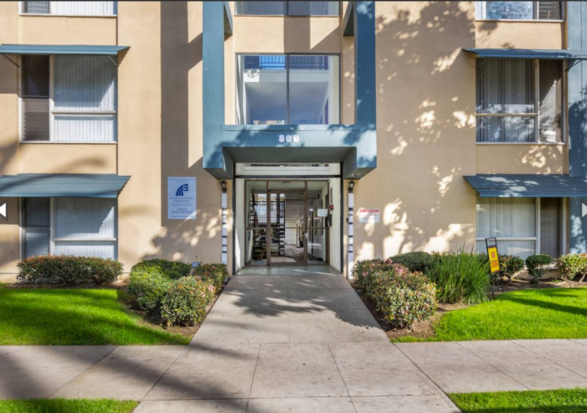 Apartment for rent at 800 Linden Ave, Long Beach, CA 90813