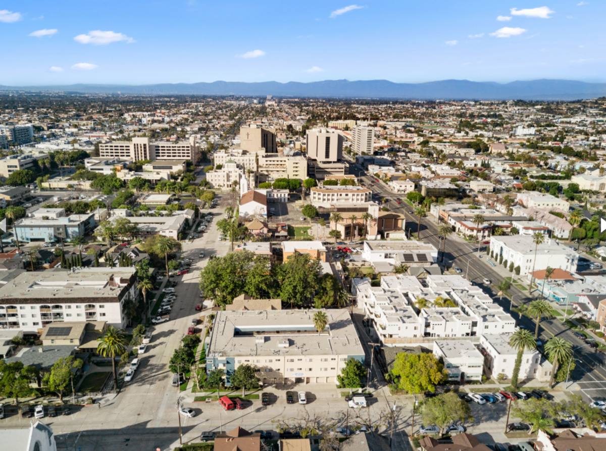 Apartment for rent at 800 Linden Ave, Long Beach, CA 90813
