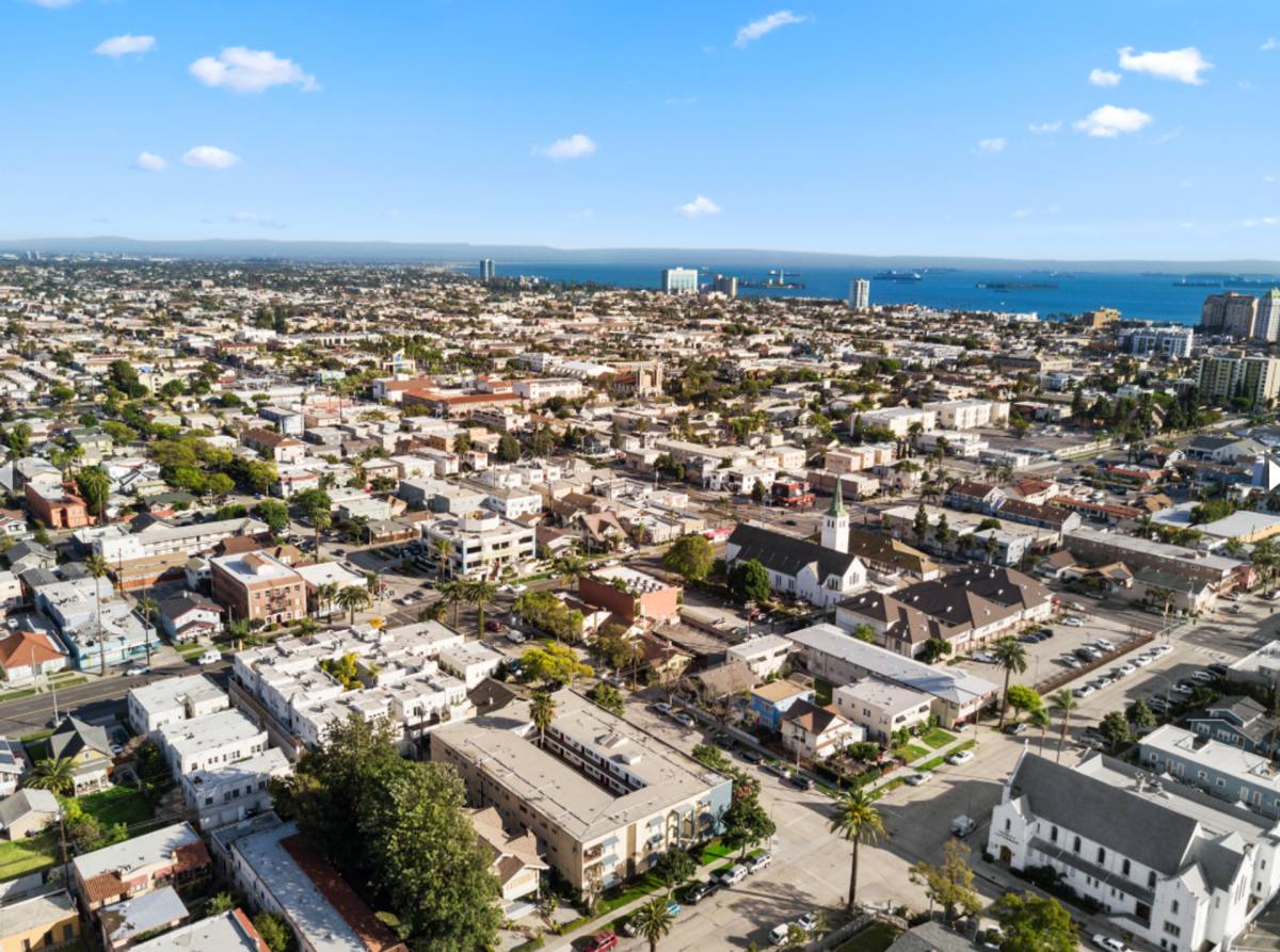 Apartment for rent at 800 Linden Ave, Long Beach, CA 90813