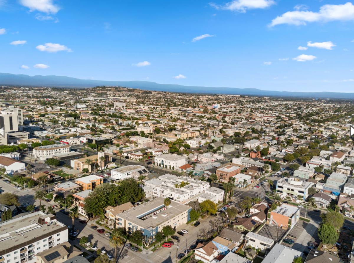 Apartment for rent at 800 Linden Ave, Long Beach, CA 90813