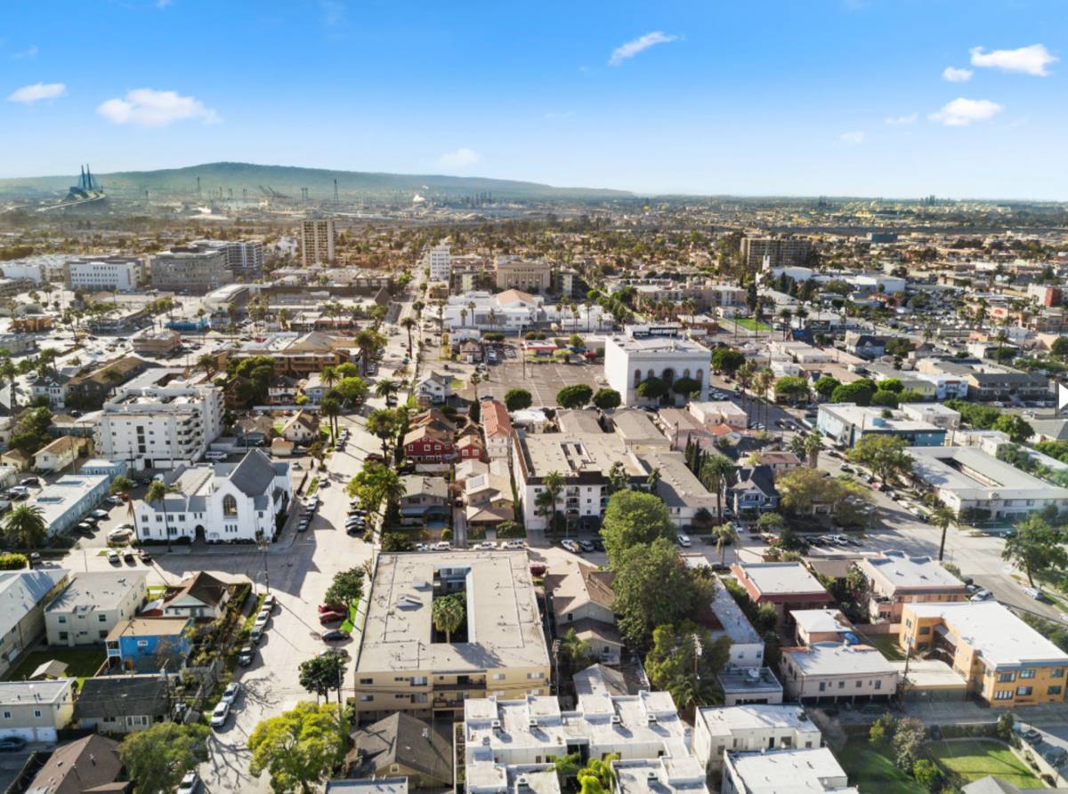 Apartment for rent at 800 Linden Ave, Long Beach, CA 90813
