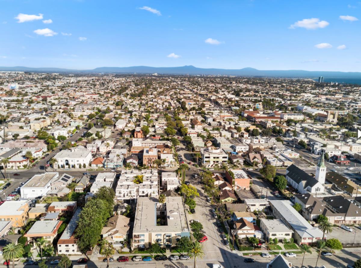 Apartment for rent at 800 Linden Ave, Long Beach, CA 90813