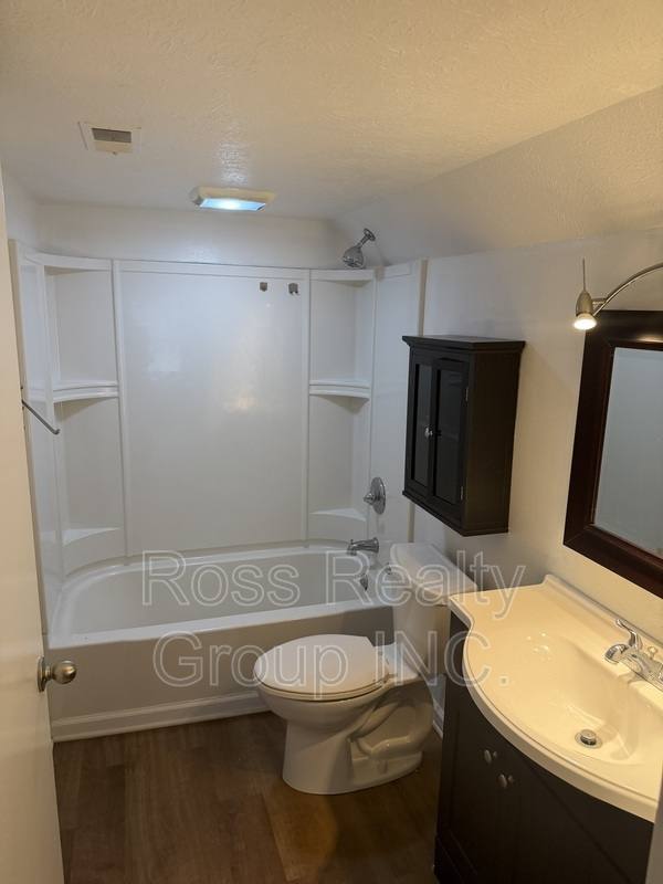 Apartment for rent at 724 Plymouth, Toledo, OH 43605