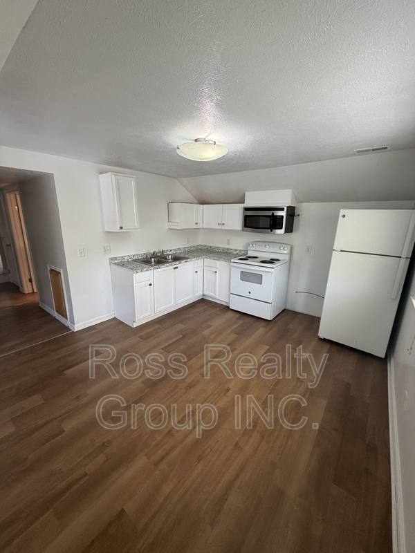 Apartment for rent at 724 Plymouth, Toledo, OH 43605