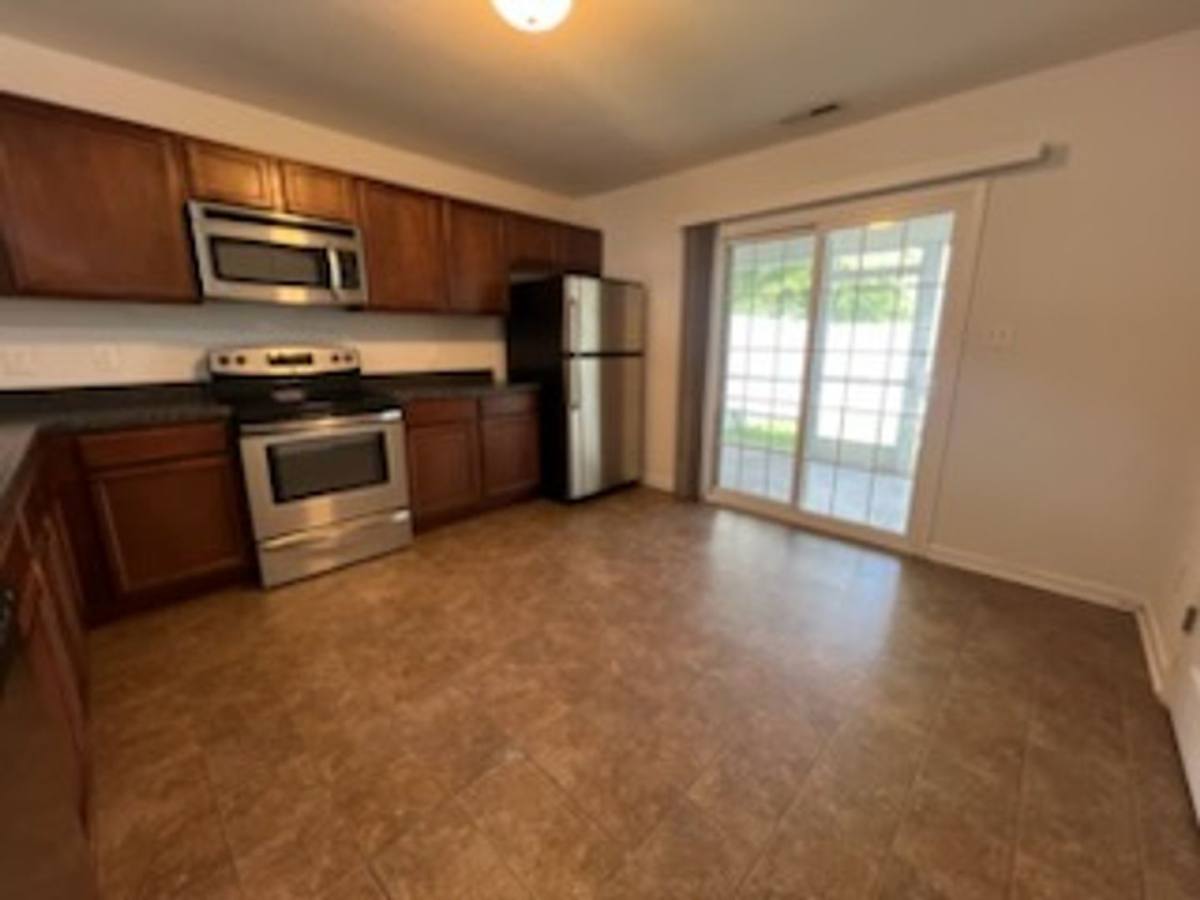 Townhouse for rent at 179 Glen Cannon Dr, Jacksonville, NC 28546