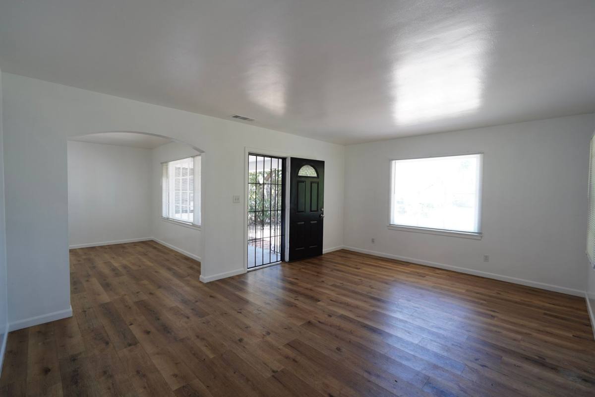 Apartment for rent at 604 W 10th St, Corona, CA 92882