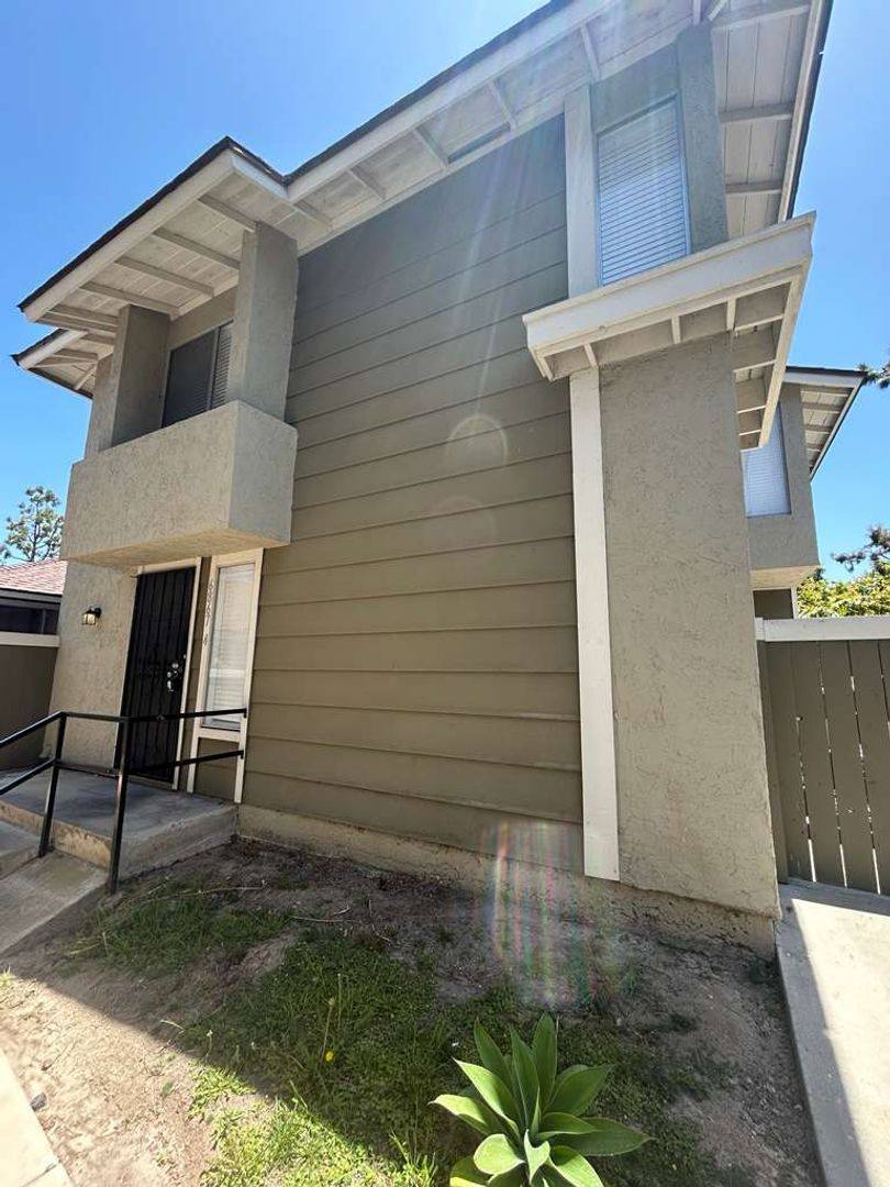 Townhouse for rent at 6867 Bear River Row, San Diego, CA 92139