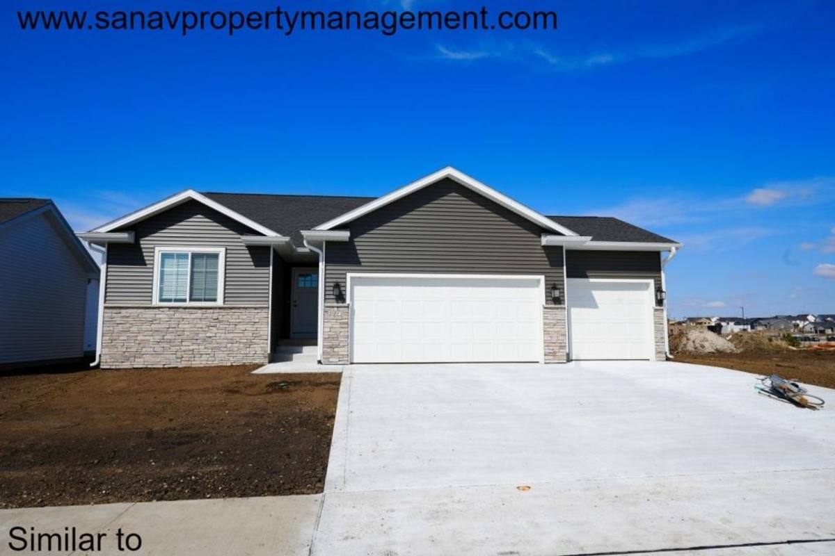 House for rent at 9068 Hayden Dr, West Des Moines, IA 50266