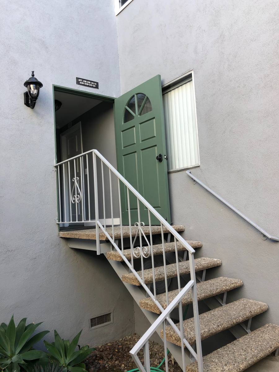 Apartment for rent at 11007-11011 Palms Blvd, Los Angeles, CA 90034