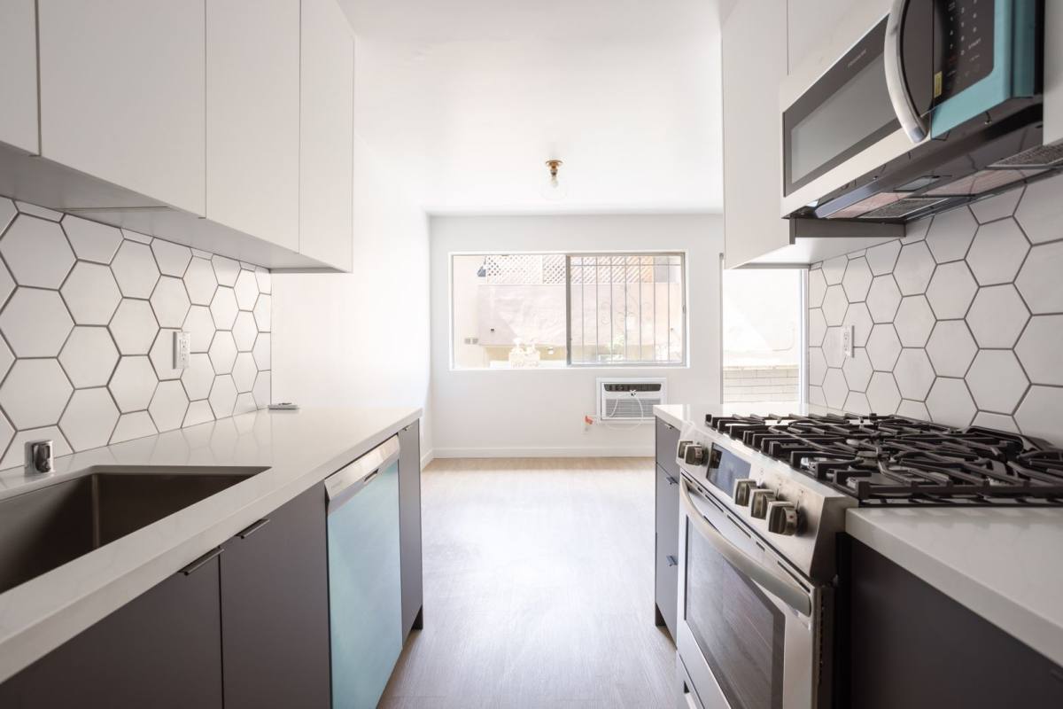 Apartment for rent at 725 Hayworth Ave, Los Angeles, CA 90046