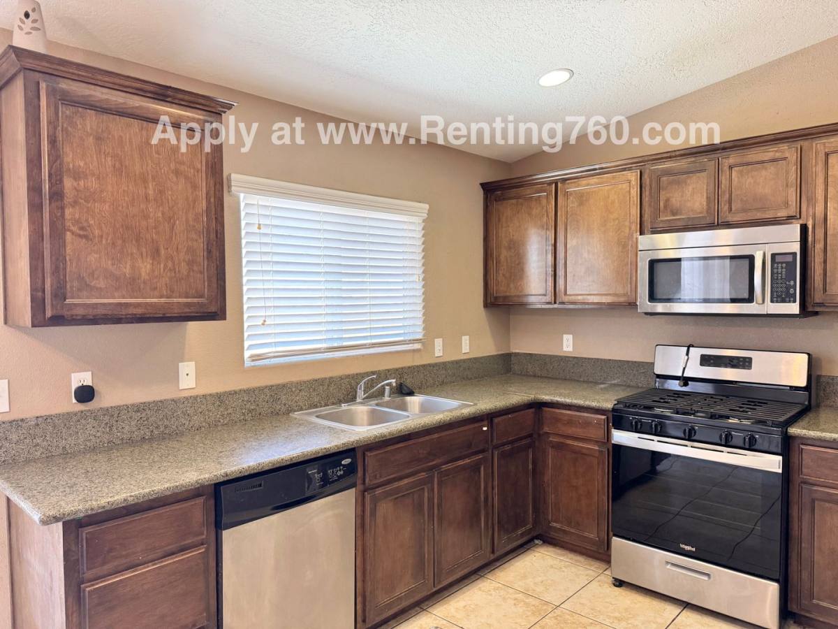 House for rent at 5575 Encelia Dr, Twentynine Palms, CA 92277