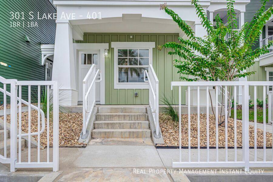 Townhouse for rent at 301 S Lake Ave, Lakeland, FL 33801