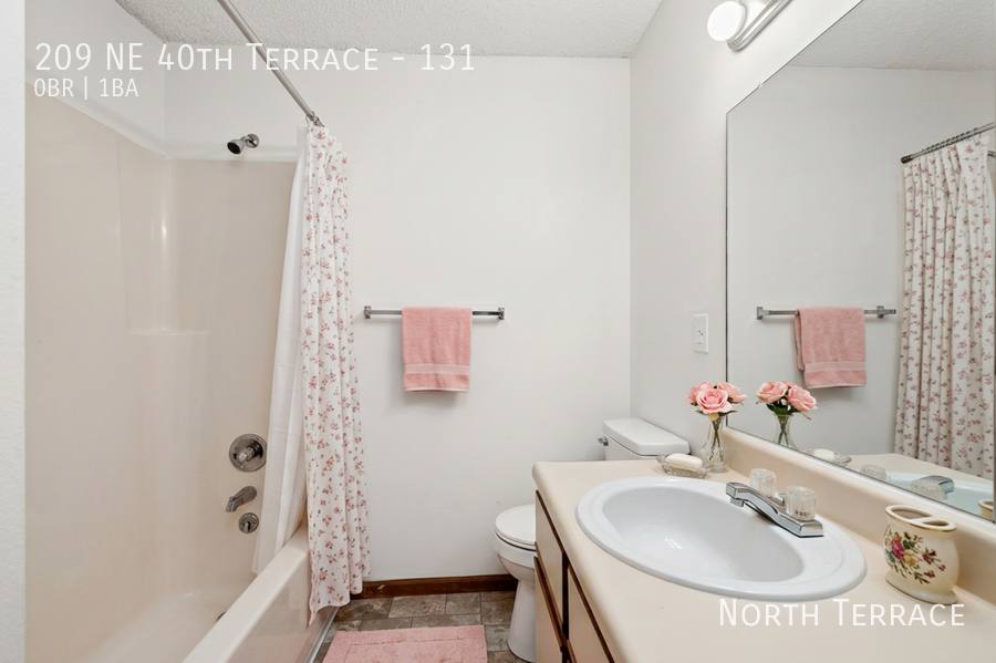 Apartment for rent at 209 NE 40th Terrace, Kansas City, MO 64116