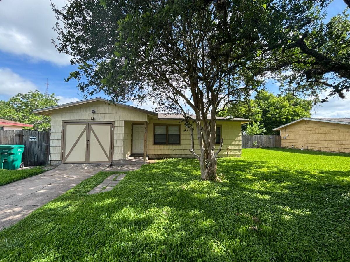 House for rent at 222 Ruslee St, La Marque, TX 77568