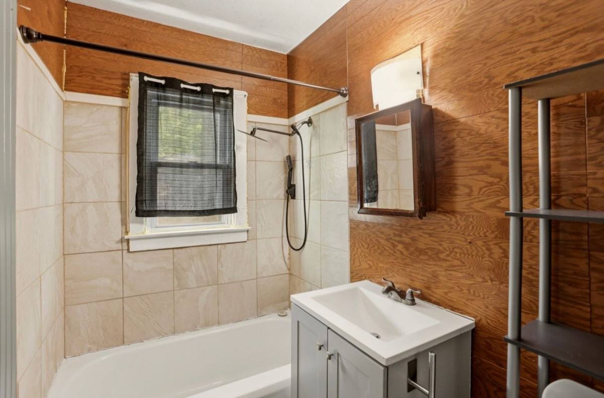 House for rent at 332 Bullock St, Saginaw, MI 48602