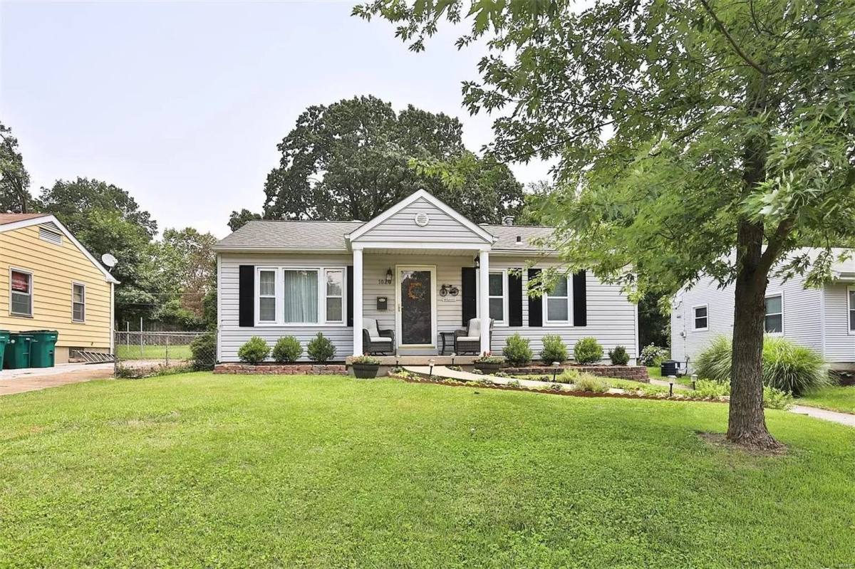House for rent at 1020 S Rock Hill Rd, Saint Louis, MO 63119