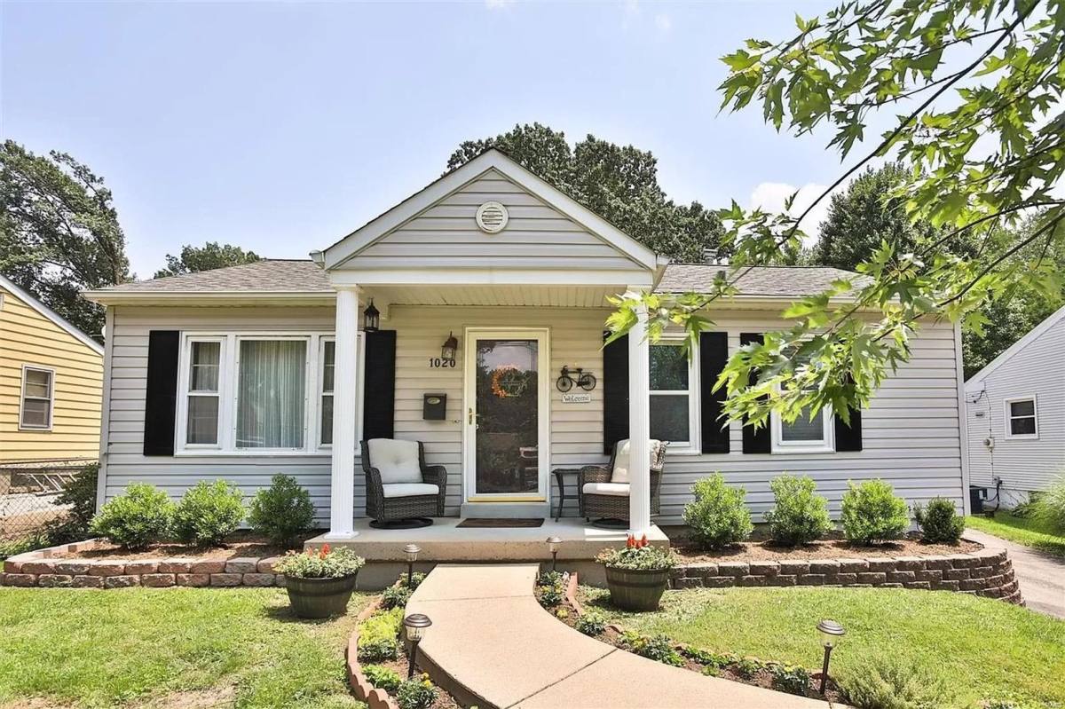 House for rent at 1020 S Rock Hill Rd, Saint Louis, MO 63119
