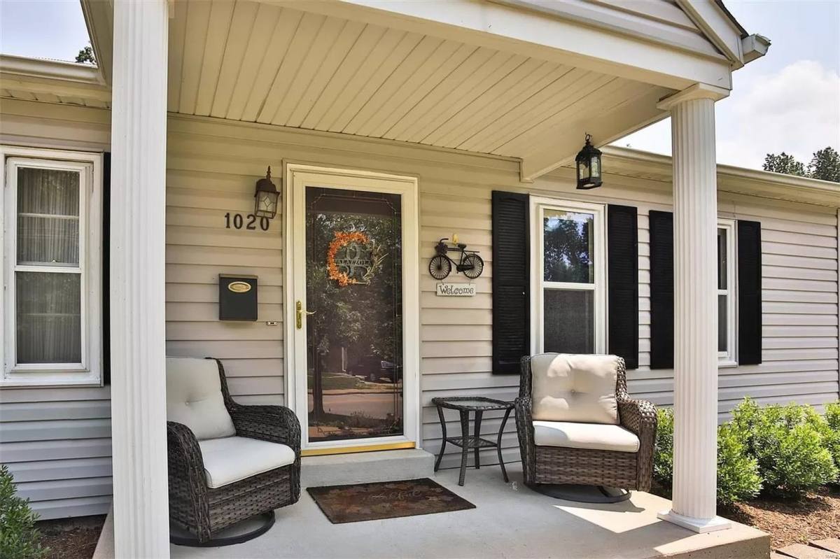 House for rent at 1020 S Rock Hill Rd, Saint Louis, MO 63119