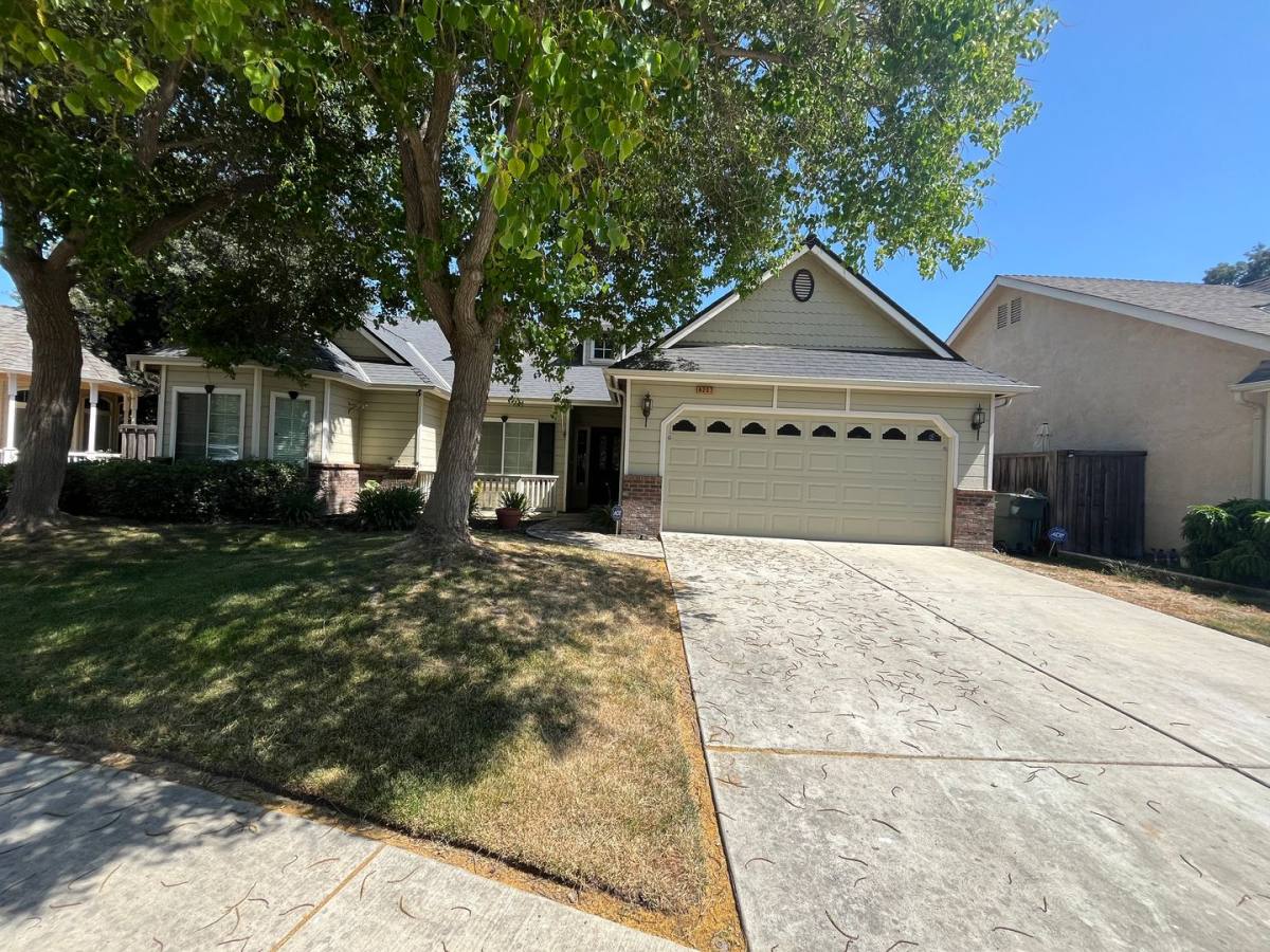 House for rent at 6237 W Damsen Court, Visalia, CA 93291