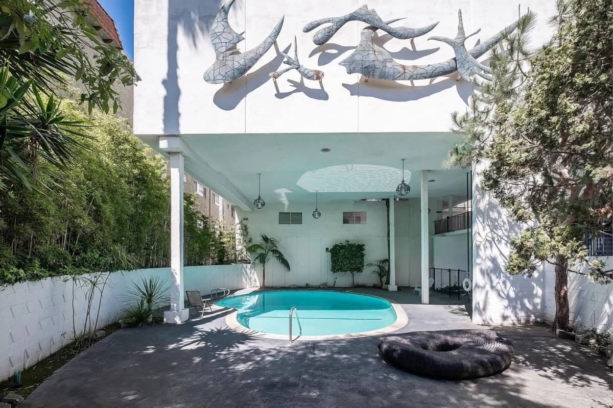 Apartment for rent at 621 San Vicente Blvd, Santa Monica, CA 90402