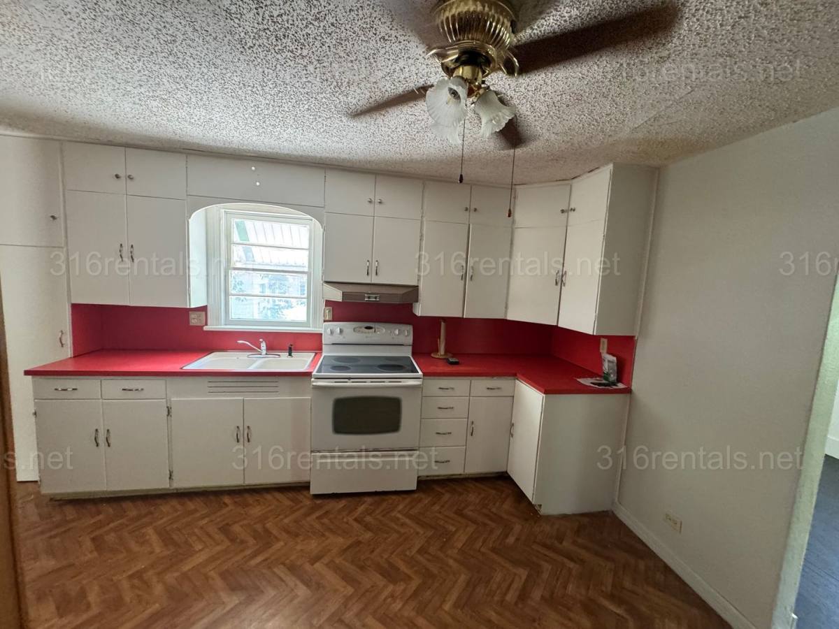 House for rent at 609 SE 4th St, Newton, KS 67114