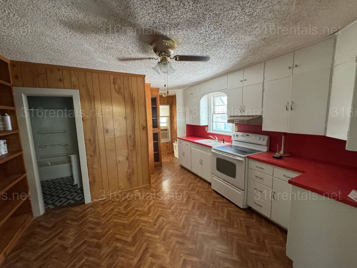 House for rent at 609 SE 4th St, Newton, KS 67114