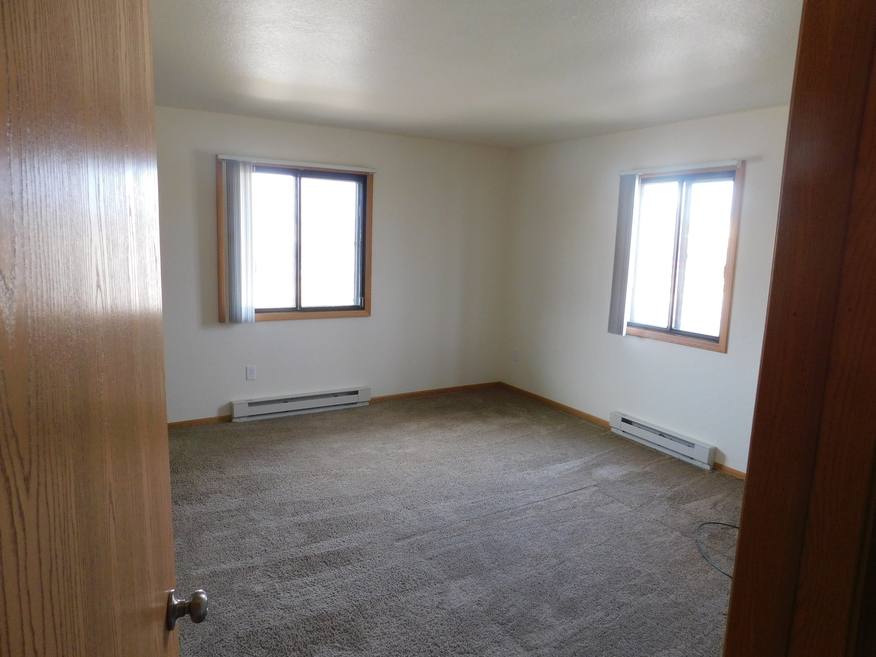 Apartment for rent at 625-627 S River Rd, West Bend, WI 53095