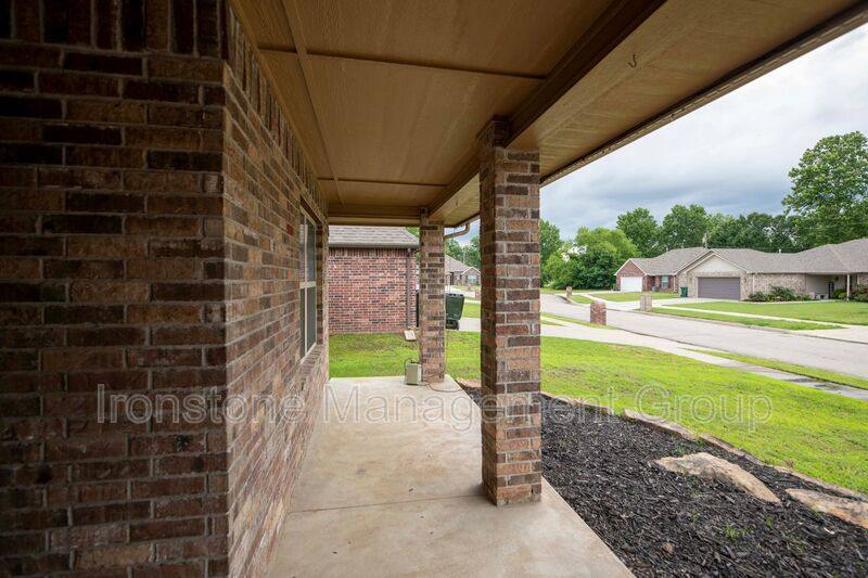 House for rent at 120 W Dogwood St, Skiatook, OK 74070