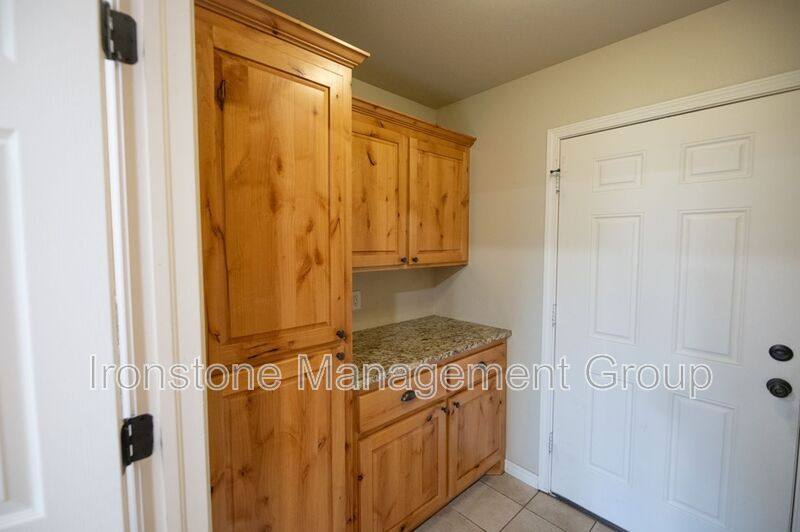 House for rent at 120 W Dogwood St, Skiatook, OK 74070