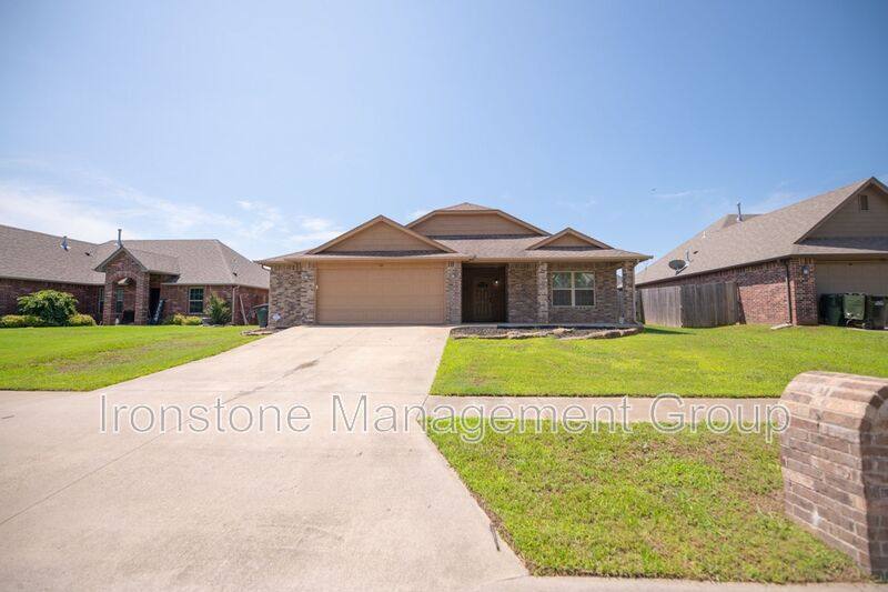 House for rent at 120 W Dogwood St, Skiatook, OK 74070