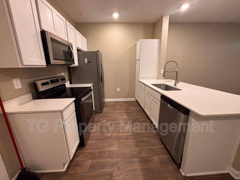 Townhouse for rent at 903 Rivertree Place, Middleburg, FL 32068