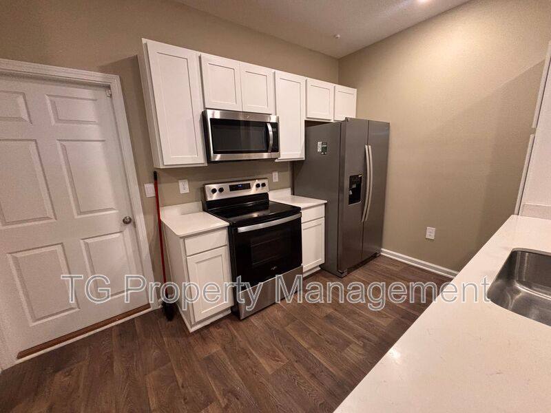 Townhouse for rent at 903 Rivertree Place, Middleburg, FL 32068