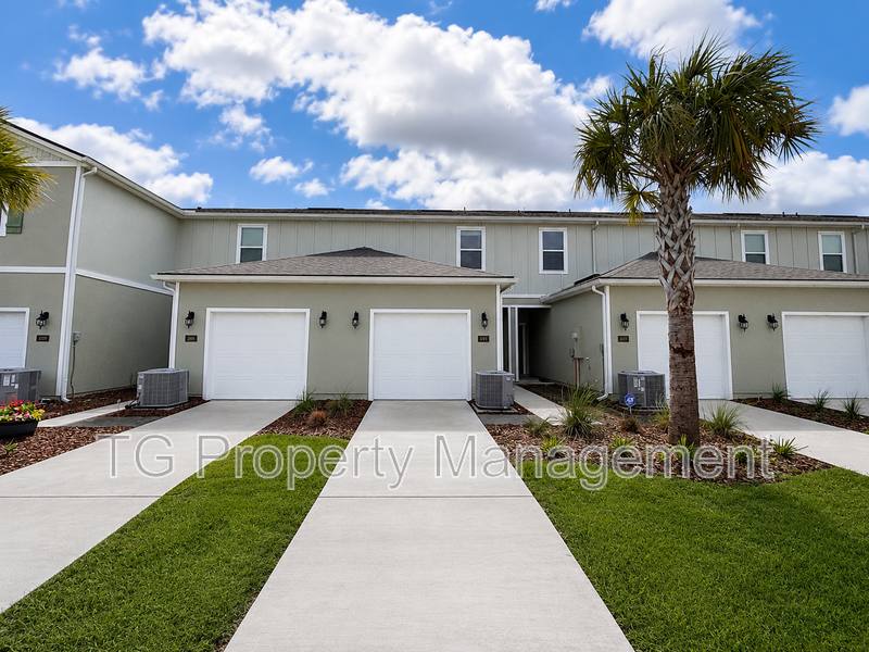Townhouse for rent at 903 Rivertree Place, Middleburg, FL 32068