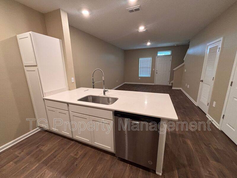 Townhouse for rent at 903 Rivertree Place, Middleburg, FL 32068