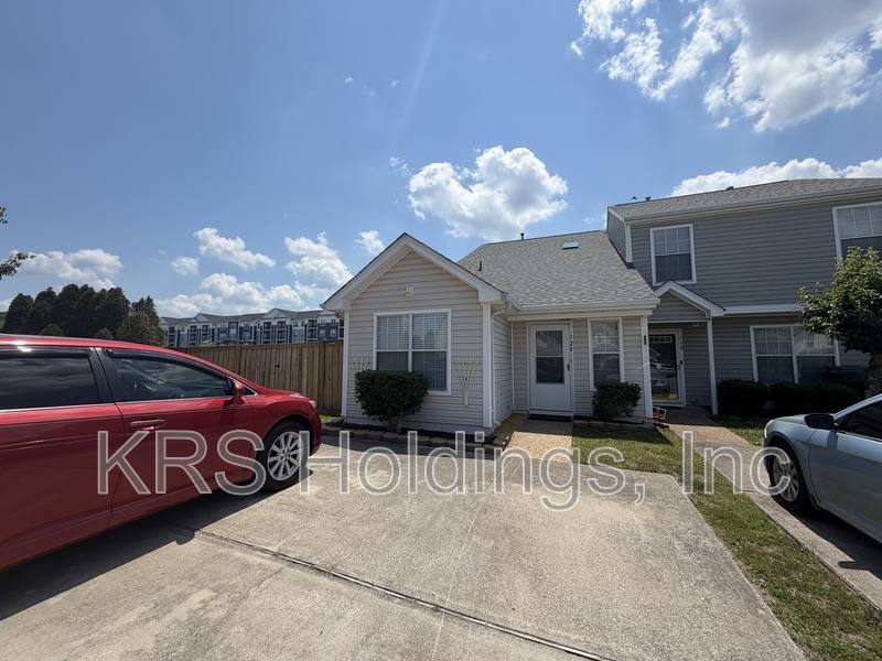 Townhouse for rent at 128 Majestic Dr N, Suffolk, VA 23434
