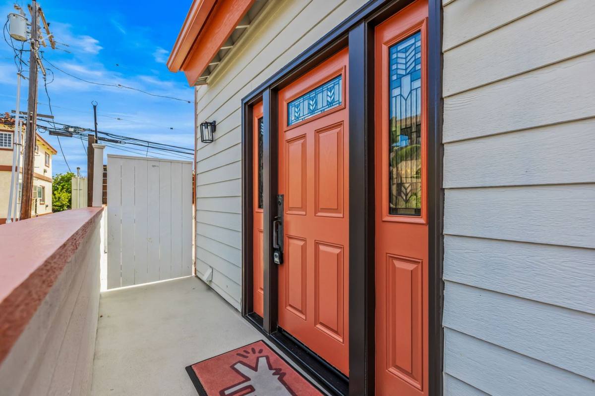Townhouse for rent at 4866 Santa Cruz Ave, San Diego, CA 92107