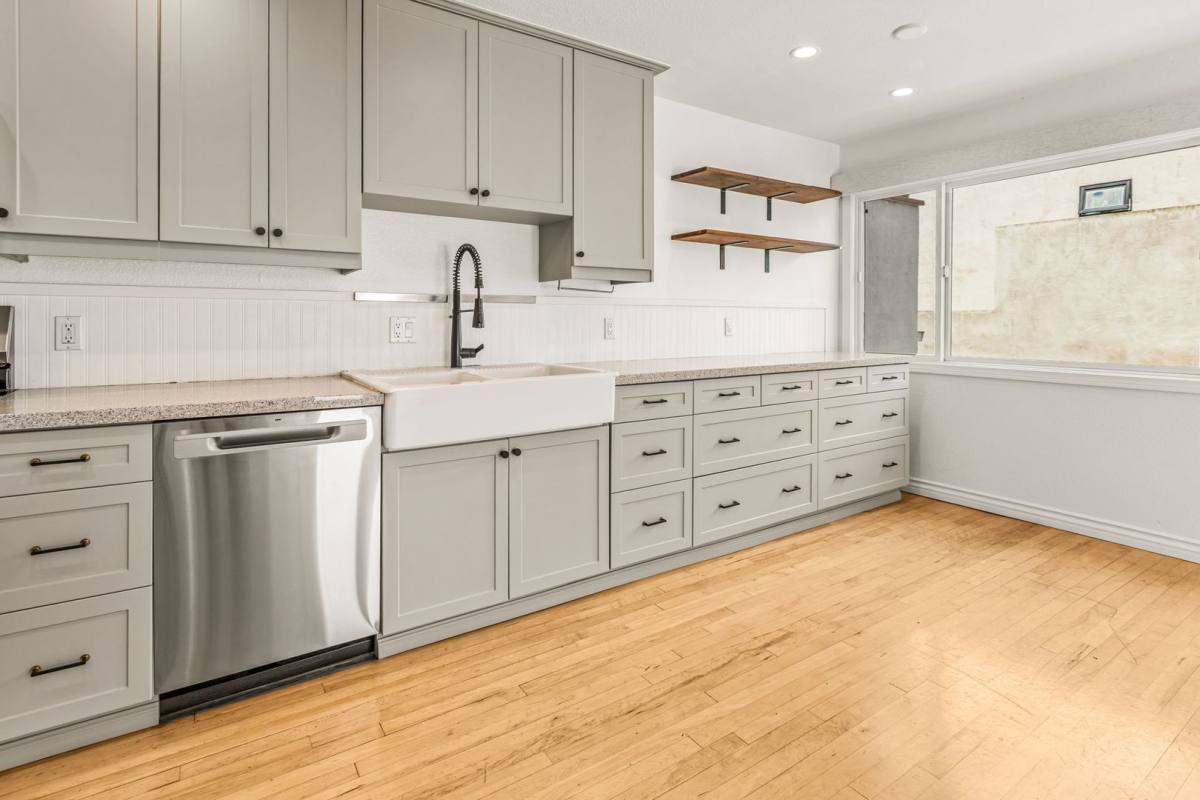 Townhouse for rent at 4866 Santa Cruz Ave, San Diego, CA 92107