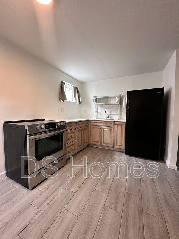 Apartment for rent at 34 Elizabeth Ave, Hempstead, NY 11550