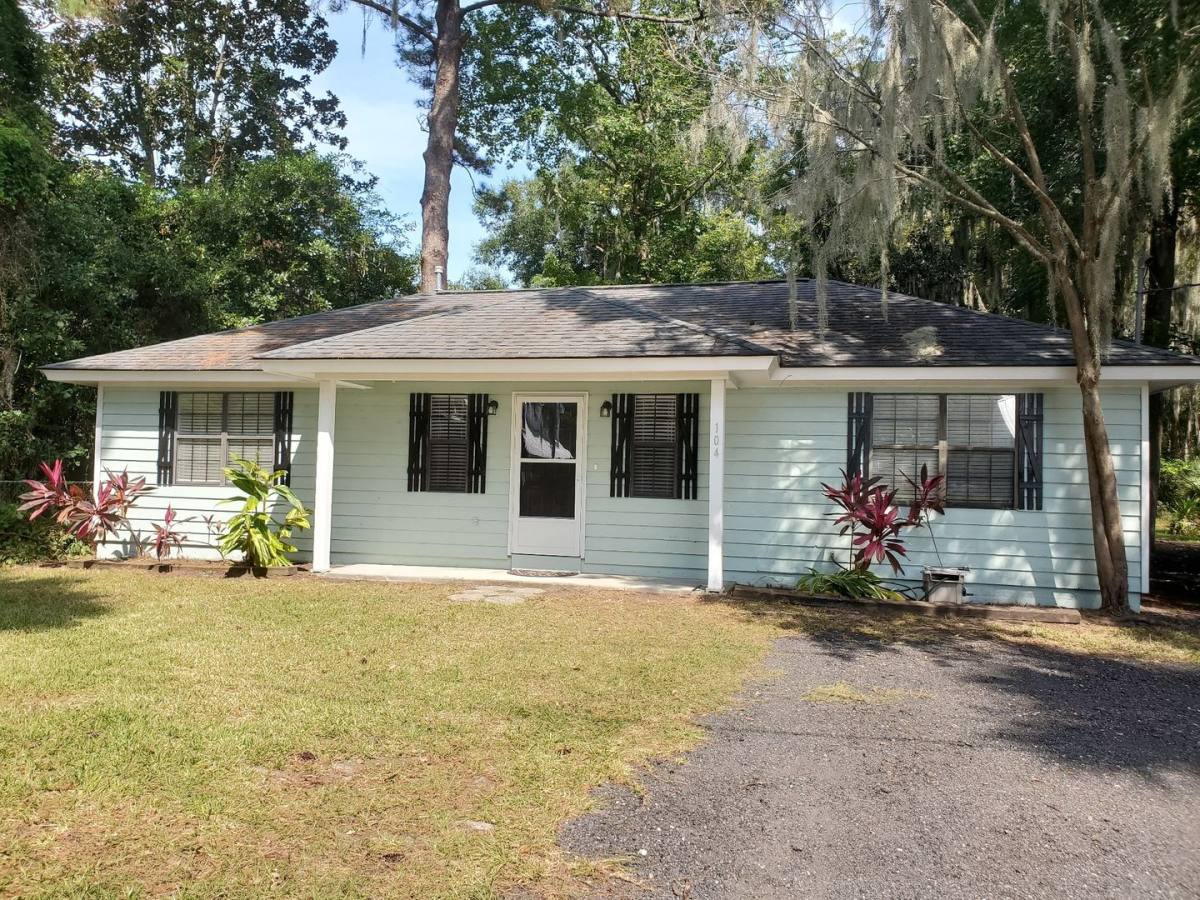 House for rent at 104 Holcomb St, Savannah, GA 31406