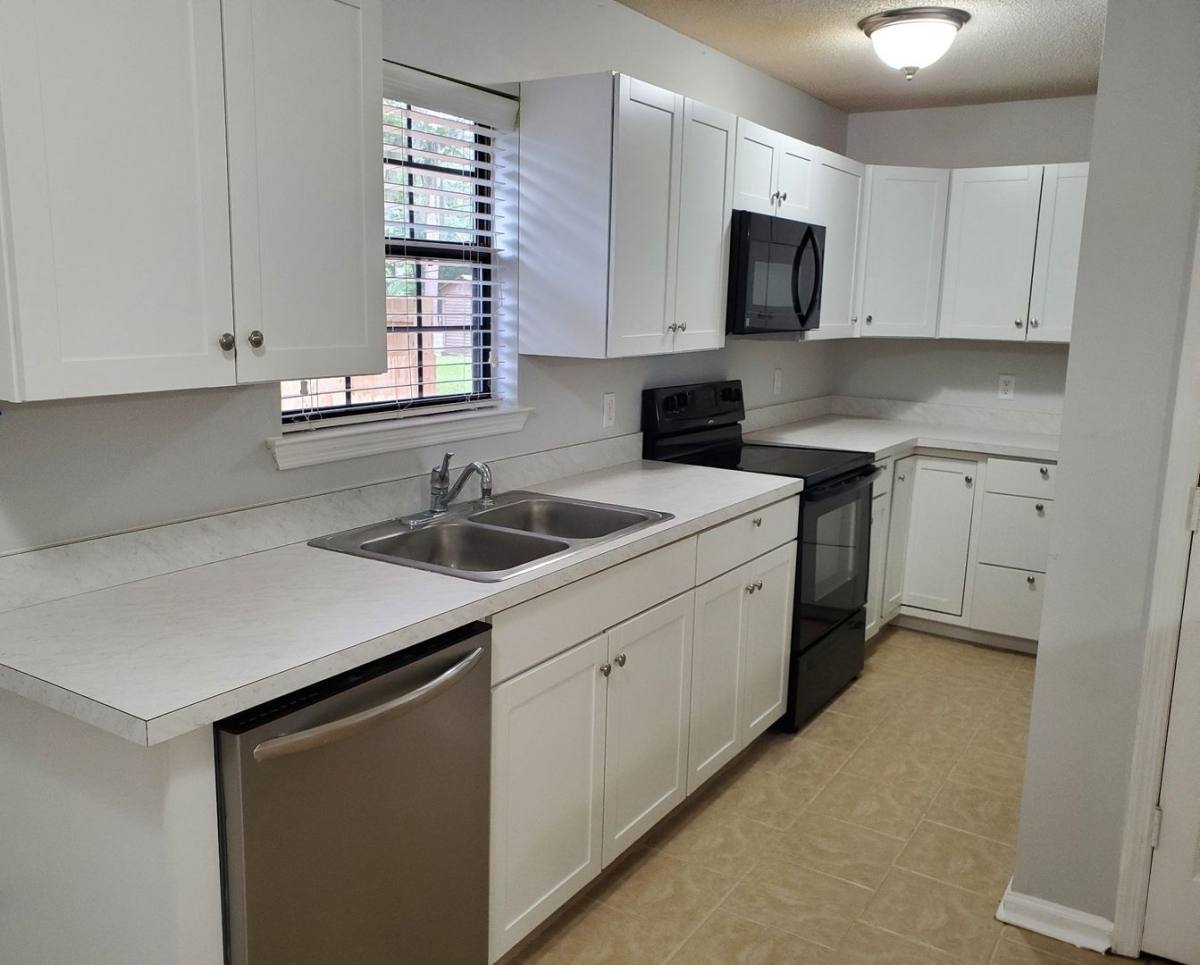 House for rent at 104 Holcomb St, Savannah, GA 31406