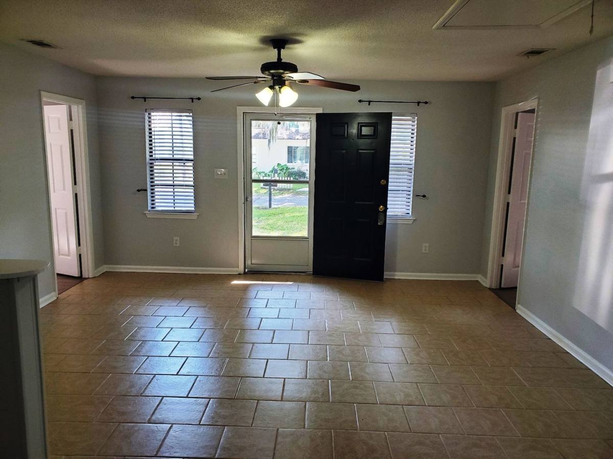 House for rent at 104 Holcomb St, Savannah, GA 31406