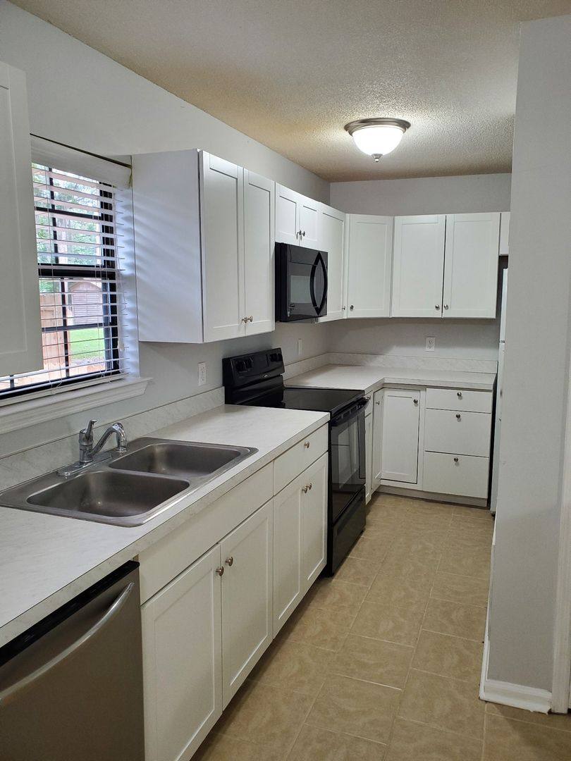 House for rent at 104 Holcomb St, Savannah, GA 31406