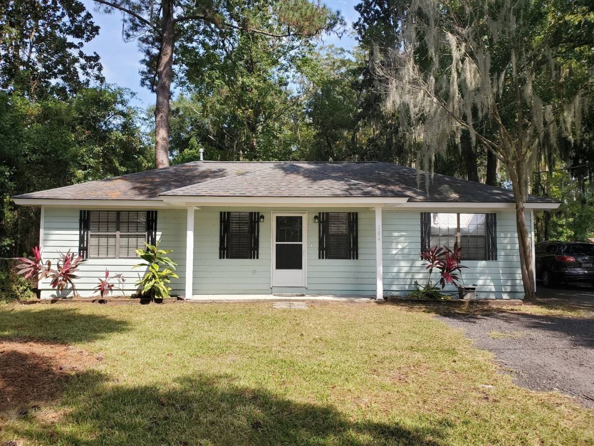 House for rent at 104 Holcomb St, Savannah, GA 31406