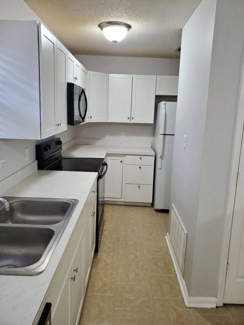 House for rent at 104 Holcomb St, Savannah, GA 31406